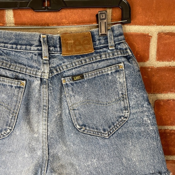 Vintage 90's Lee high waisted denim shorts - Picture 3 of 8